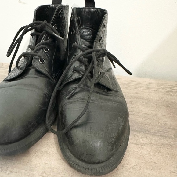 Dr. Martens Women's Emmeline 5-Eyelets Ankle Boot Black Vibrance Croco US 8 - Picture 4 of 9